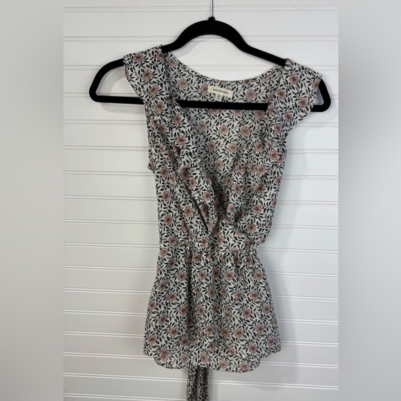 Max Studios women’s frilly floral feminine sleeveless top, peplum style. Size XS - Picture 2 of 5